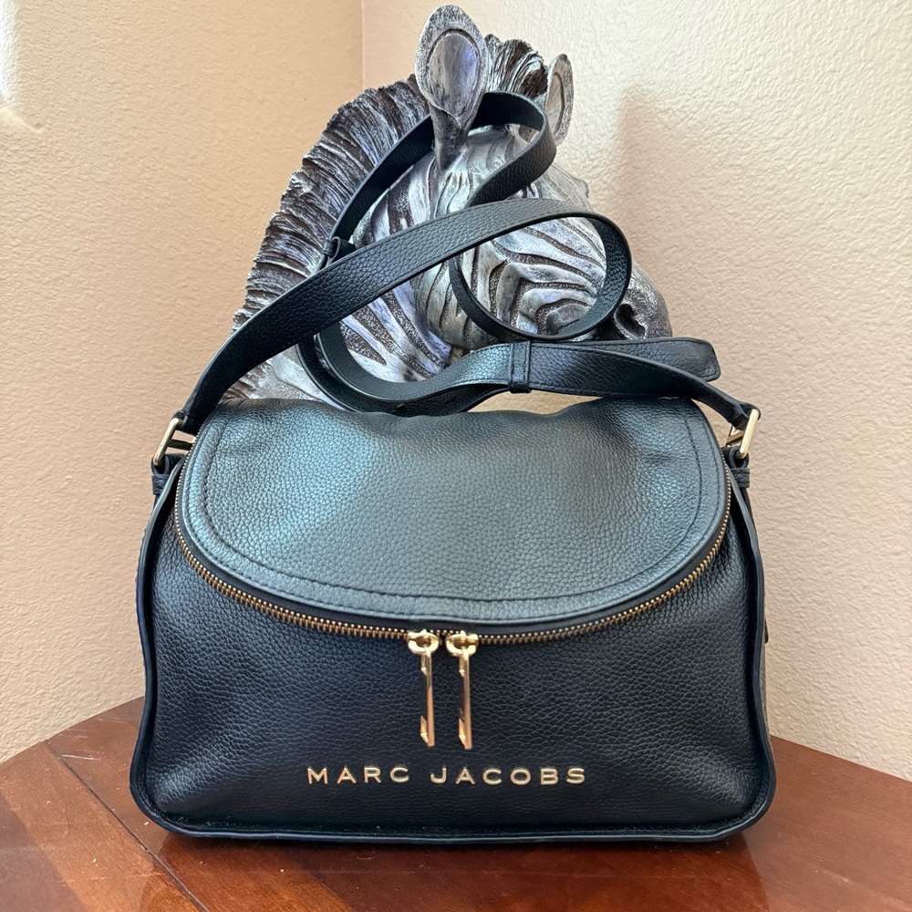 🎊HP🎊Marc Jacobs Black Crossbody Bag with Gold Accents